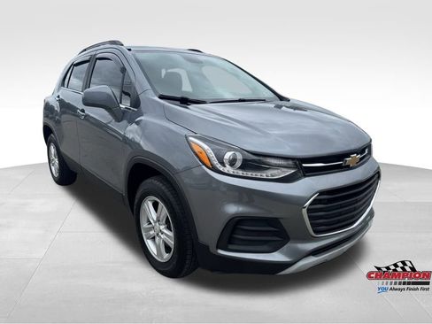 Used 2019 Chevrolet Trax LT w/ LT Convenience Package image 9