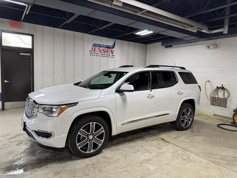 Used 2018 GMC Acadia Denali w/ Technology Package AWD/4WD image 1