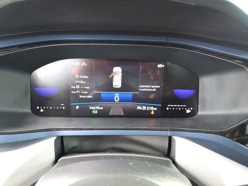 Used 2023 Volkswagen Taos SE w/ Panoramic Sunroof Package AWD/4WD image 24