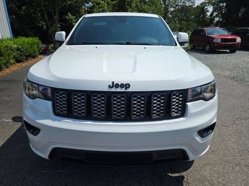 Used 2017 Jeep Grand Cherokee Altitude AWD/4WD image 2