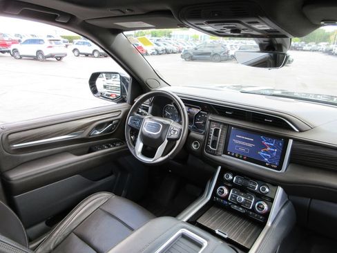 Used 2021 GMC Yukon Denali w/ Denali Premium Package AWD/4WD image 31