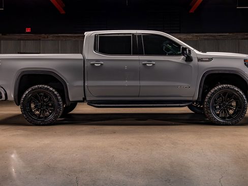 Used 2024 GMC Sierra 1500 AT4 w/ Technology Package image 11