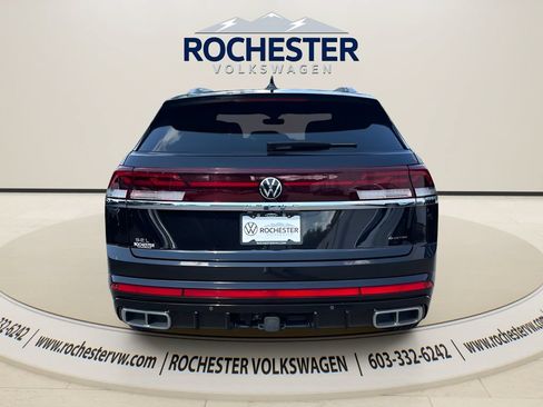 Used 2024 Volkswagen Atlas Cross Sport SEL R-Line AWD/4WD image 5