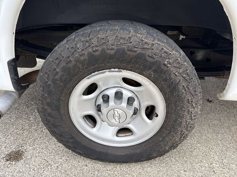 Used 2017 Chevrolet Express 2500 Extended RWD image 17