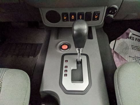 Used 2021 Nissan Frontier SV w/ Midnight Edition Floor Mats image 16