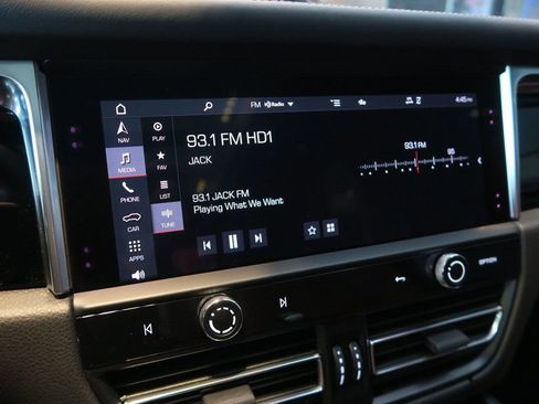 Used 2023 Porsche Macan image 32