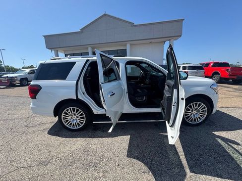 Used 2024 Ford Expedition Platinum AWD/4WD image 8