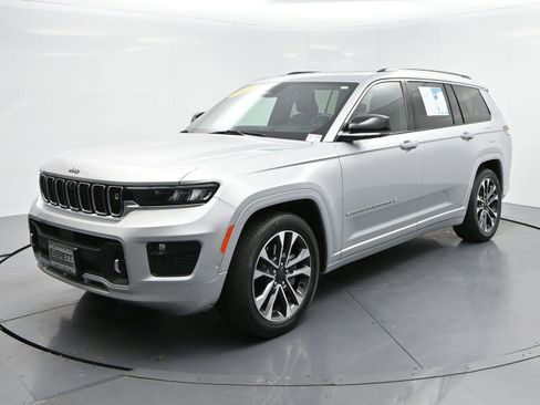 Used 2022 Jeep Grand Cherokee L Overland w/ Advanced Protech Group III AWD/4WD image 3