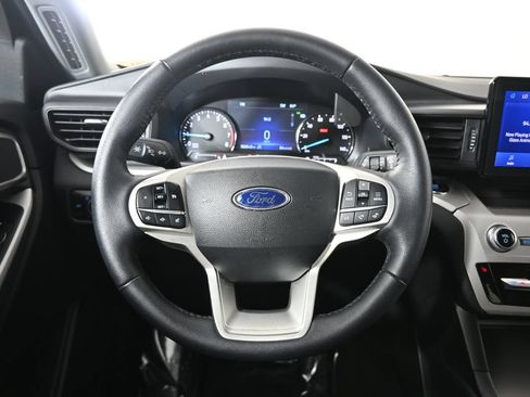 Used 2024 Ford Explorer XLT AWD/4WD image 33