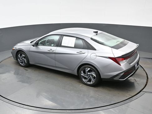 Certified 2025 Hyundai Elantra Sport image 34