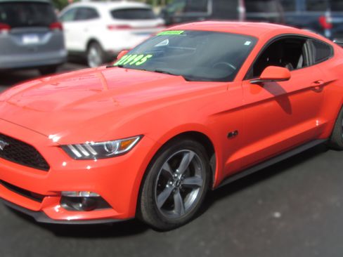 Used 2015 Ford Mustang Coupe w/ Equipment Group 051A RWD image 2