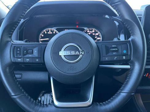 Used 2025 Nissan Pathfinder SV image 29