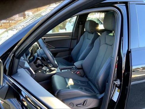 Used 2025 Audi Q3 2.0T Premium w/ Convenience Package image 7