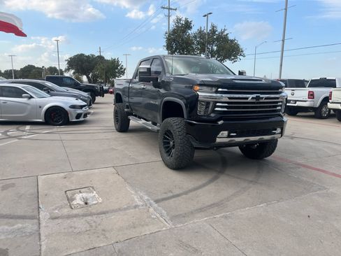 Used 2020 Chevrolet Silverado 2500 High Country w/ Z71 Off-Road Package AWD/4WD image 4