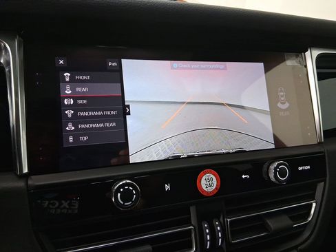 Used 2025 Porsche Macan AWD/4WD image 25