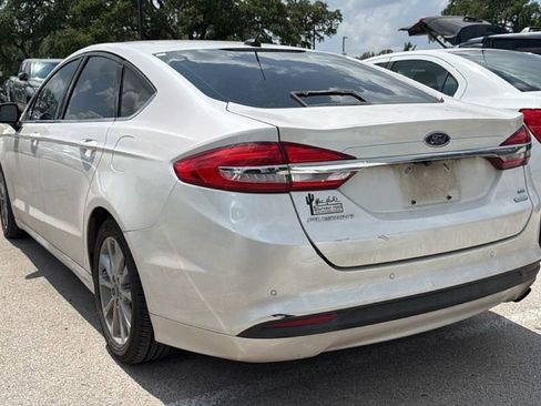 Used 2017 Ford Fusion SE w/ Fusion SE Technology Package FWD image 6