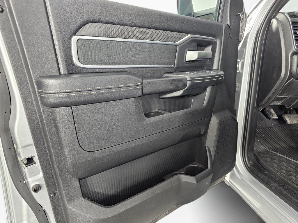 New 2026 RAM 3500 Big Horn AWD/4WD image 21
