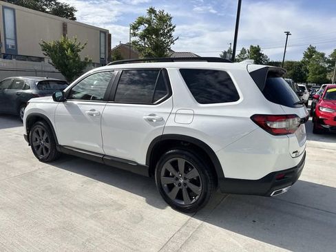 Certified 2025 Honda Pilot Sport image 5