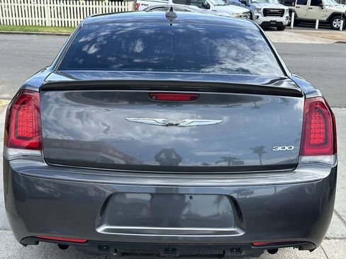 Used 2019 Chrysler 300 Touring w/ Sport Appearance Package RWD image 8