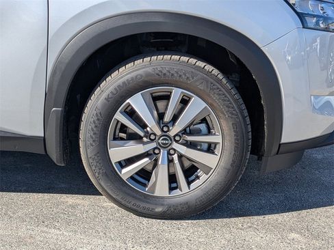 New 2025 Nissan Pathfinder SL image 12