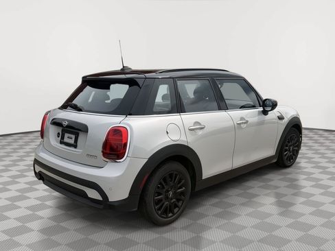 Used 2022 MINI Cooper 4-Door Hardtop w/ Premium Package FWD image 9