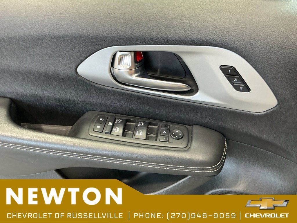 Used 2025 Chrysler Pacifica Limited FWD image 51