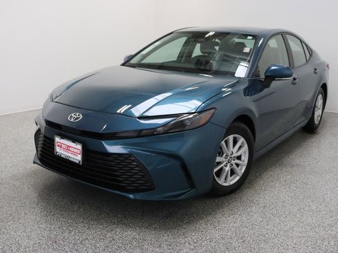Used 2025 Toyota Camry LE FWD image 2