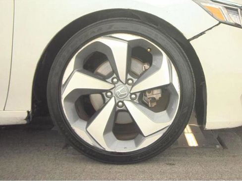 Used 2018 Honda Accord Touring image 6