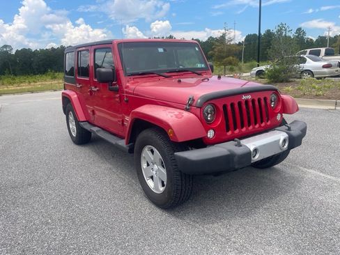 Used 2012 Jeep Wrangler Unlimited Sahara w/ Connectivity Group AWD/4WD image 3