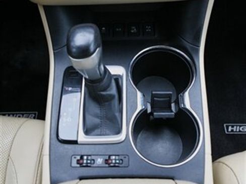 Used 2014 Toyota Highlander Limited Platinum AWD/4WD image 29
