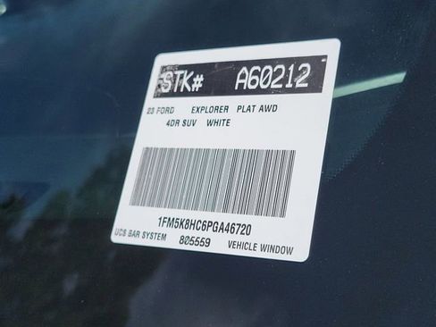 Certified 2023 Ford Explorer Platinum w/ Technology Package AWD/4WD image 33