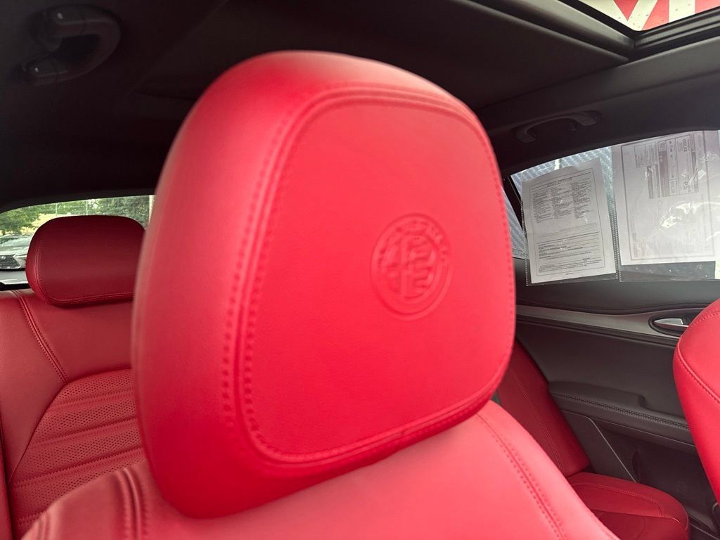 Used 2023 Alfa Romeo Stelvio Veloce AWD/4WD image 71