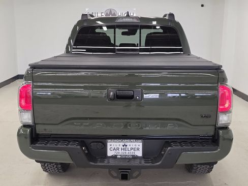 Used 2021 Toyota Tacoma TRD Off-Road w/ Technology Package AWD/4WD image 9