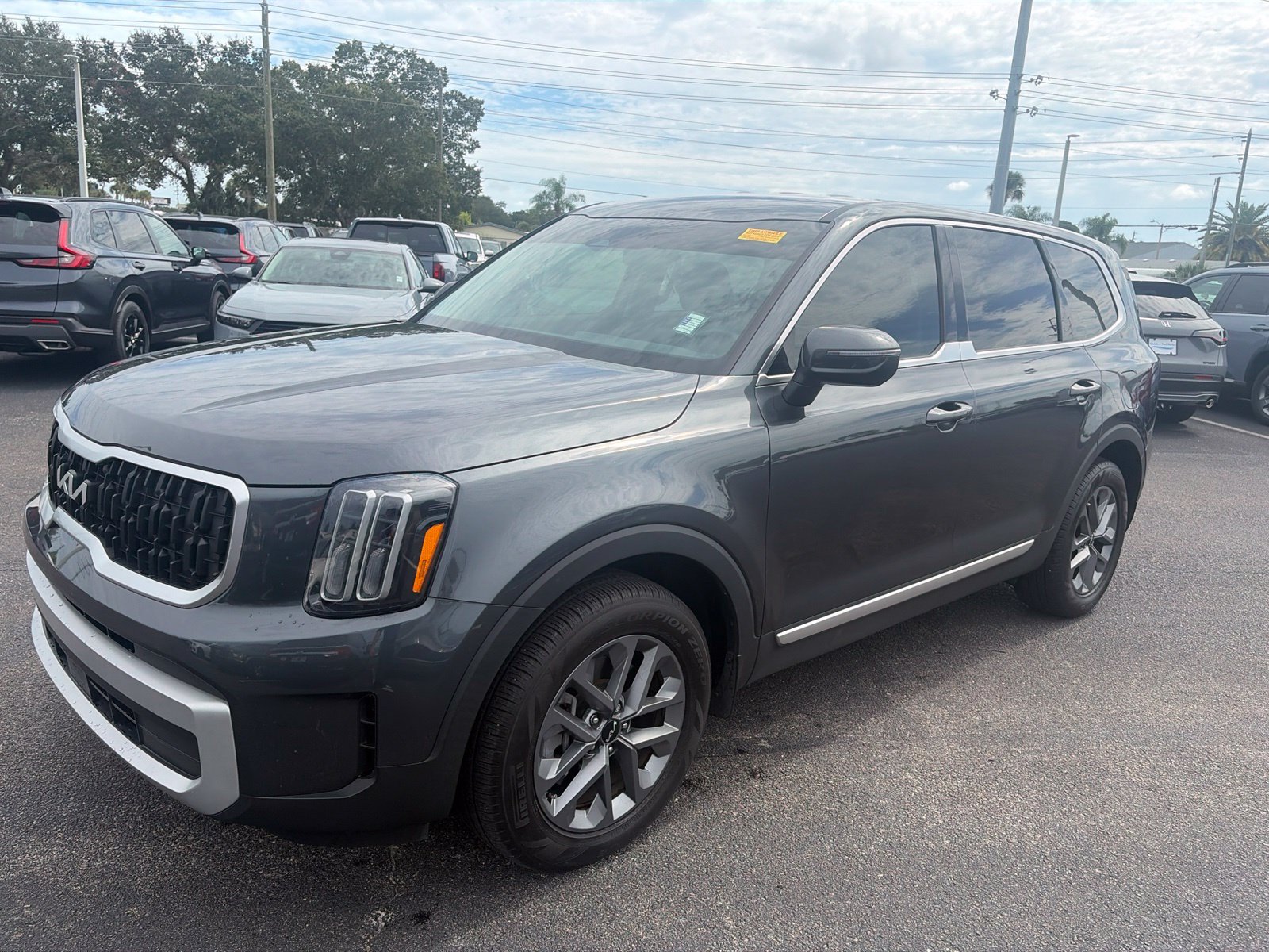 Used 2024 Kia Telluride LX FWD image 3