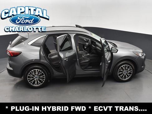 Used 2024 Ford Escape SE image 25