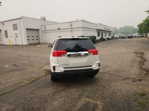 Used 2017 GMC Terrain SLE w/ Driver Alert Package I FWD image 18