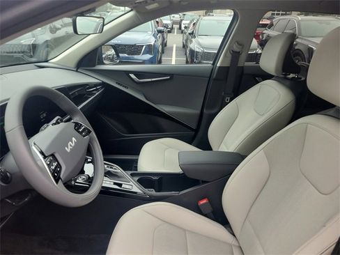 New 2025 Kia Niro EX Touring image 18