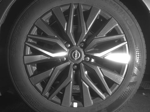 Used 2025 Nissan Altima 2.5 SV FWD image 14