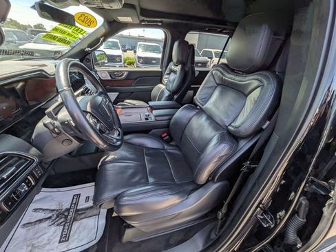 Used 2023 Lincoln Navigator Reserve AWD/4WD image 7