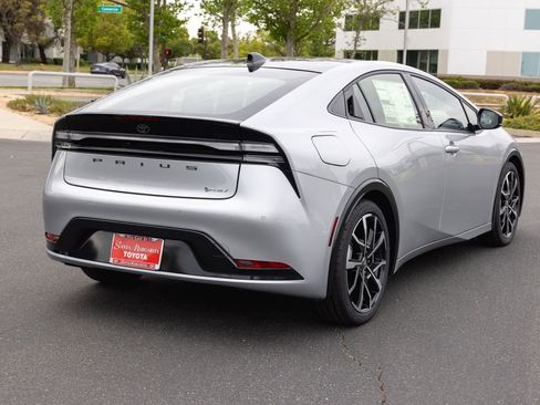 New 2026 Toyota Prius Plug-In Hybrid FWD image 5