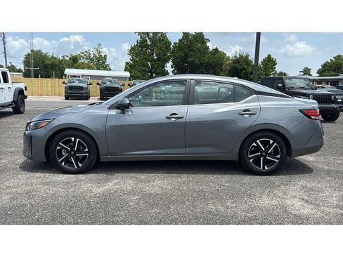 Used 2024 Nissan Sentra SV FWD image 3