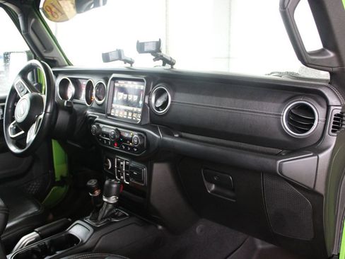 Used 2018 Jeep Wrangler Unlimited Sahara AWD/4WD image 27