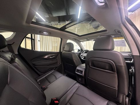 Used 2023 GMC Terrain SLT w/ Infotainment Package II AWD/4WD image 19