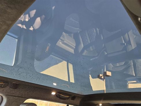 Used 2022 Rivian R1S Launch Edition image 21