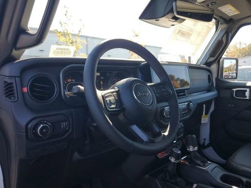 New 2026 Jeep Wrangler Unlimited Rubicon image 18