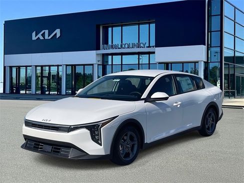 New 2025 Kia K4 LXS image 3