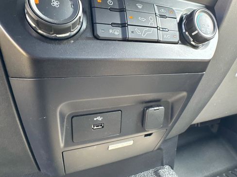 Used 2017 Ford F550 4x4 Regular Cab Super Duty image 17