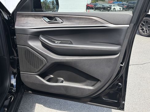 New 2026 Jeep Grand Cherokee Altitude AWD/4WD image 17