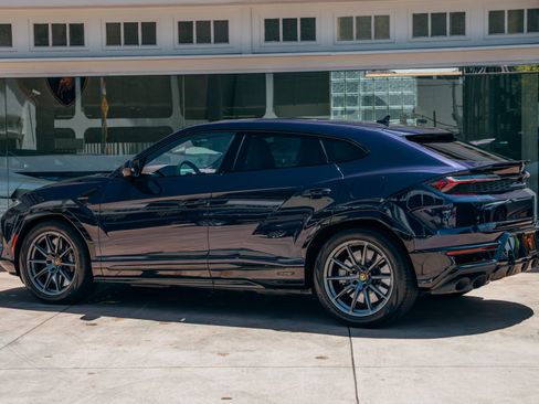 Used 2025 Lamborghini Urus SE AWD/4WD image 3