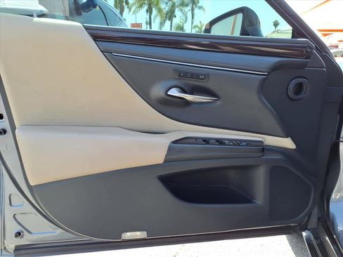 Used 2019 Lexus ES 350 w/ Premium Package FWD image 17